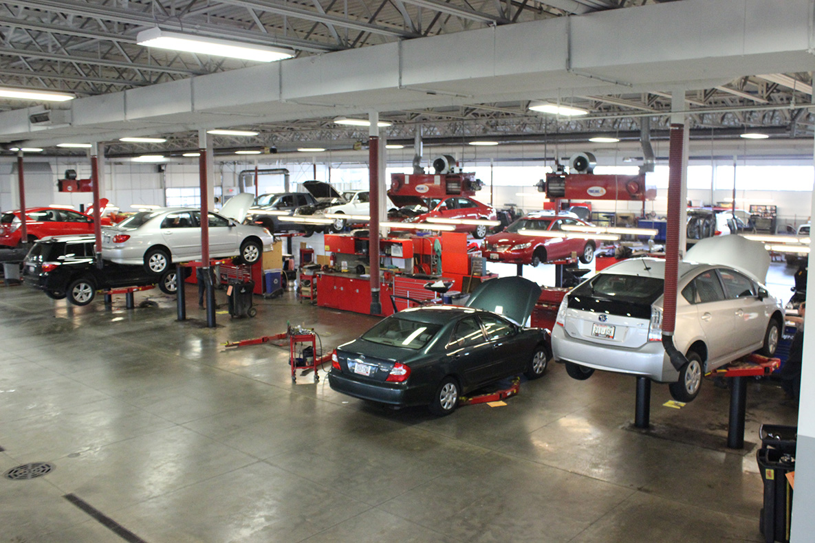 It to the Toyota Dealership: 5 Services You Can Count on | Car Blog | Smart Toyota