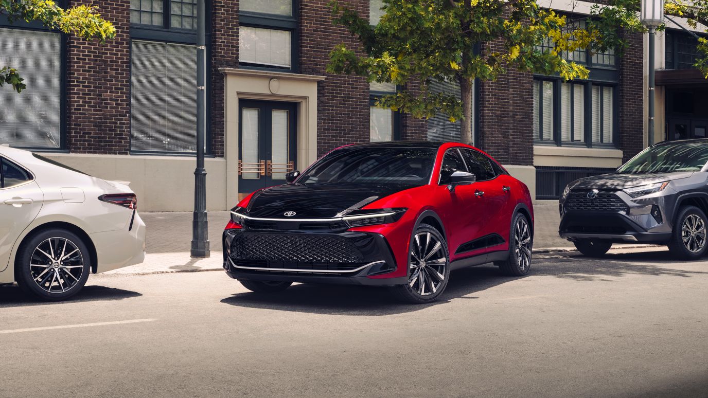 A red and black Toyota Crown parallel parking