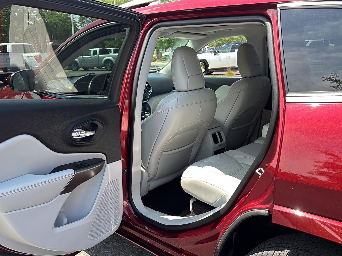 2019 Jeep Cherokee Overland