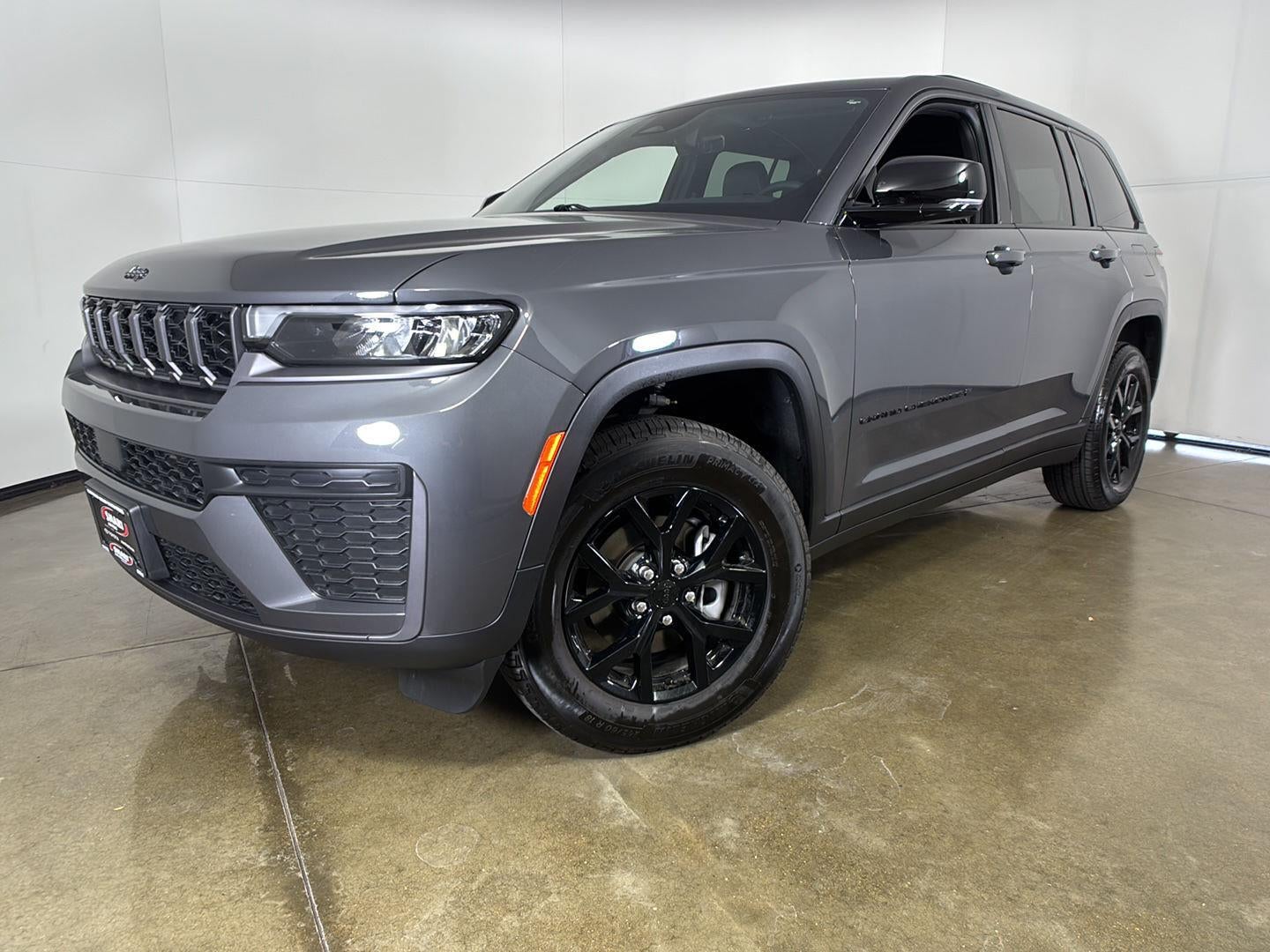 2026 Jeep Grand Cherokee Laredo Altitude