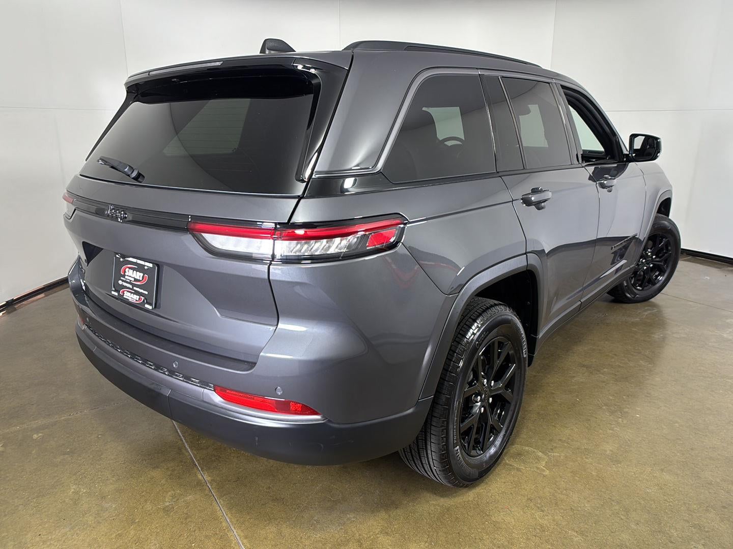 2026 Jeep Grand Cherokee Laredo Altitude