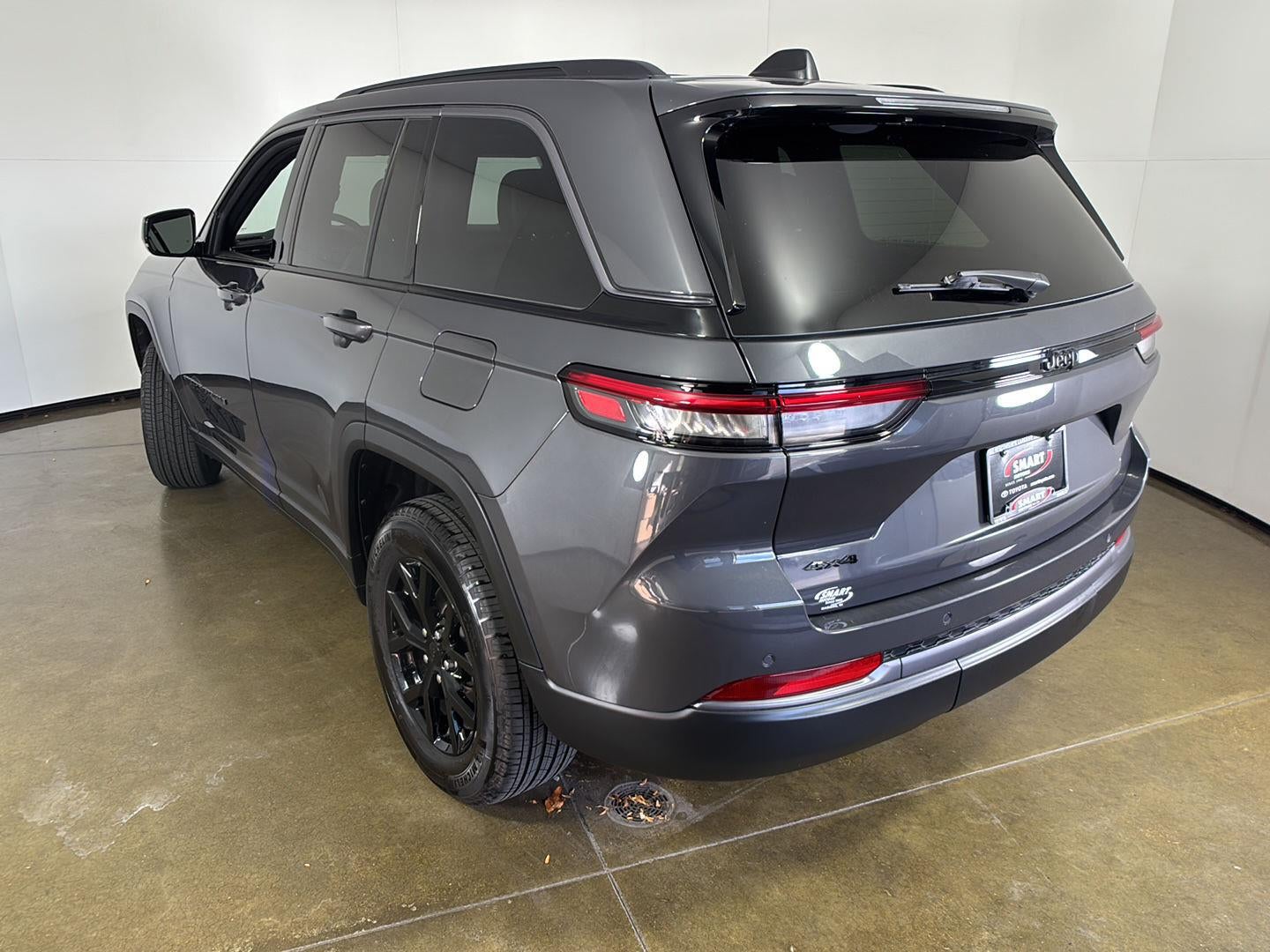 2026 Jeep Grand Cherokee Laredo Altitude