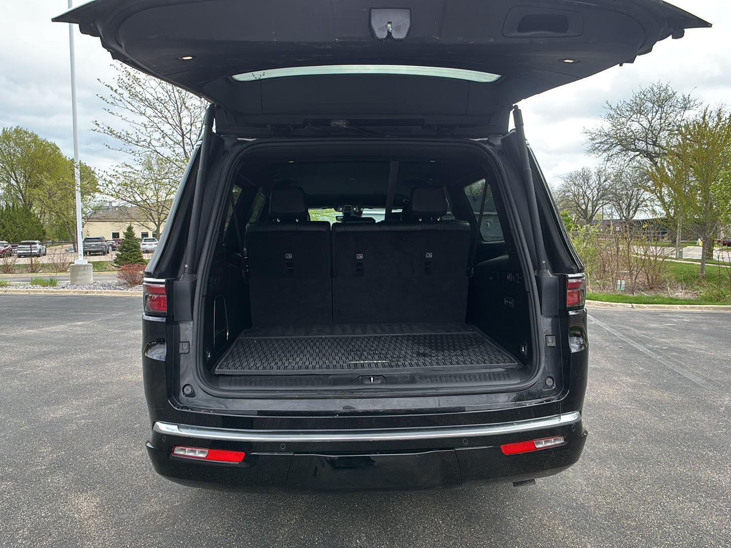 2024 Jeep Wagoneer L BASE