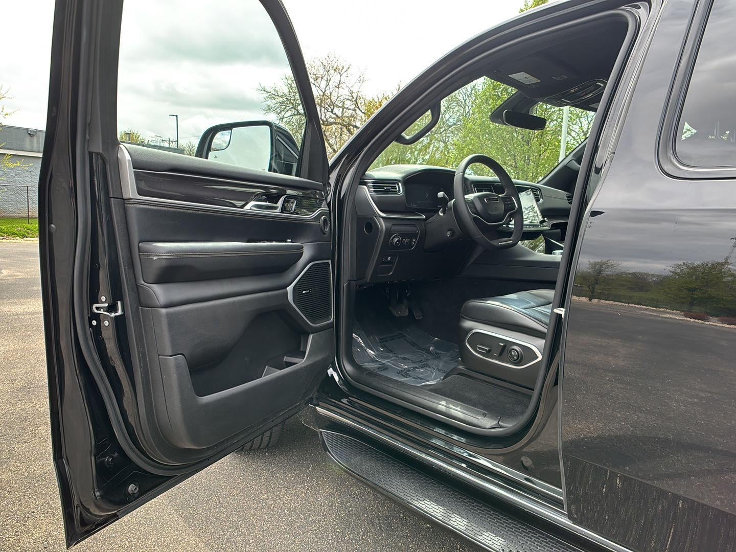 2024 Jeep Wagoneer L BASE