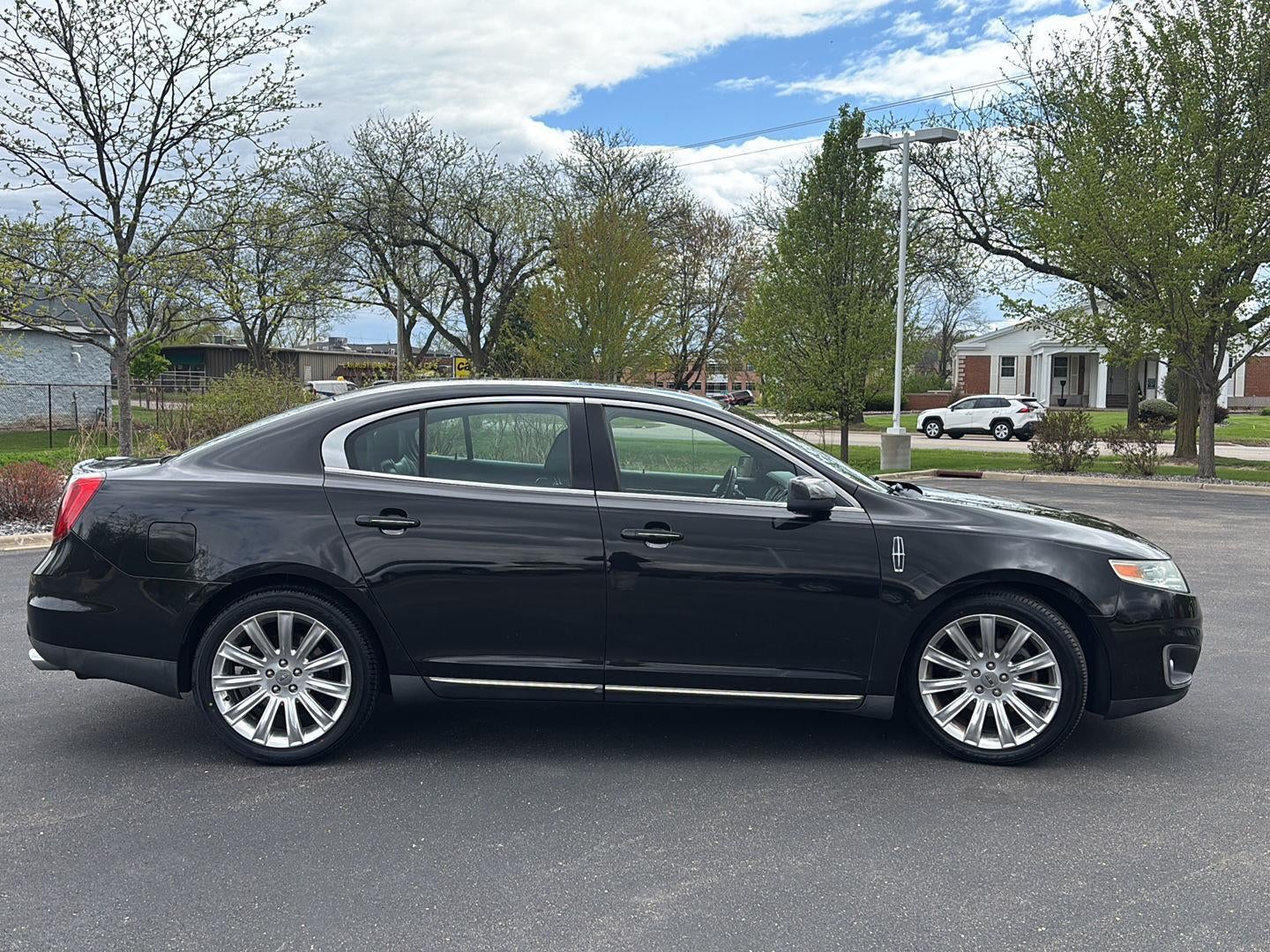 2011 Lincoln MKS 4dr Sdn 3.7L AWD