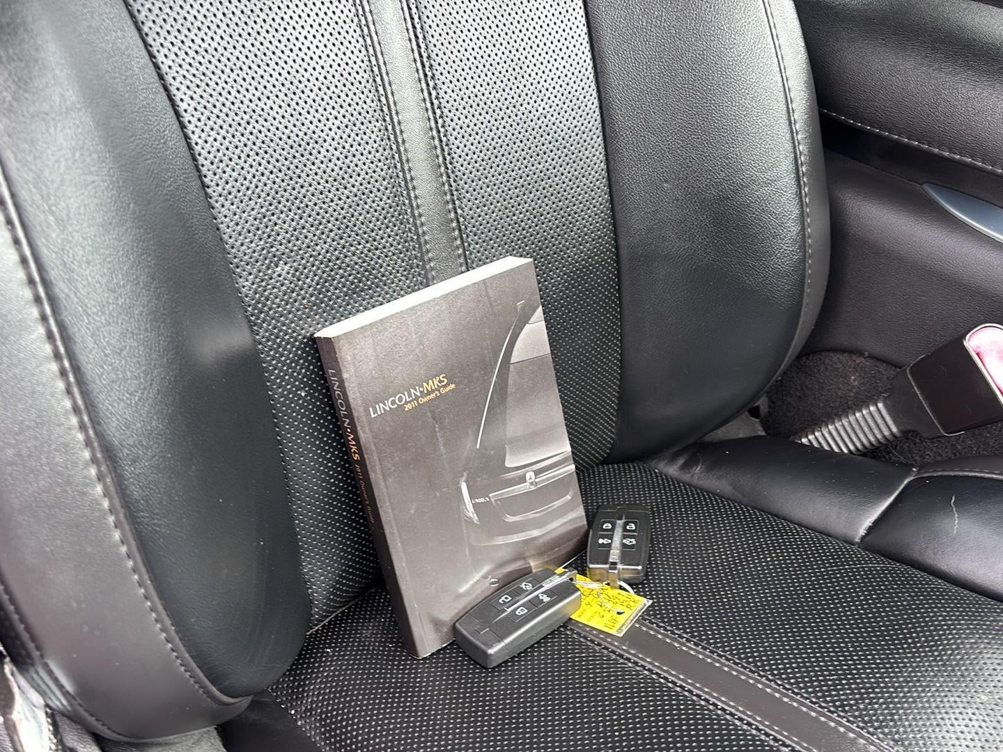2011 Lincoln MKS 4dr Sdn 3.7L AWD