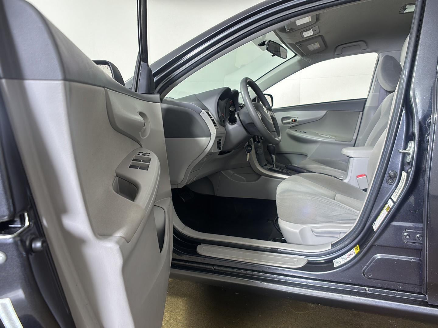 2009 Toyota Corolla 4dr Sdn Man (Natl)