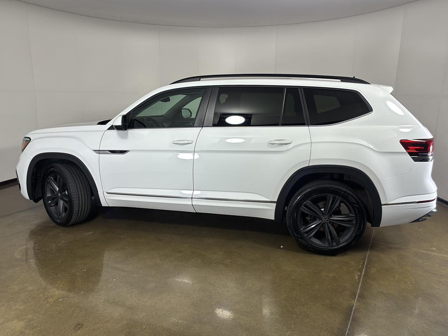 2021 Volkswagen Atlas 3.6L V6 SE w/Technology R-Line