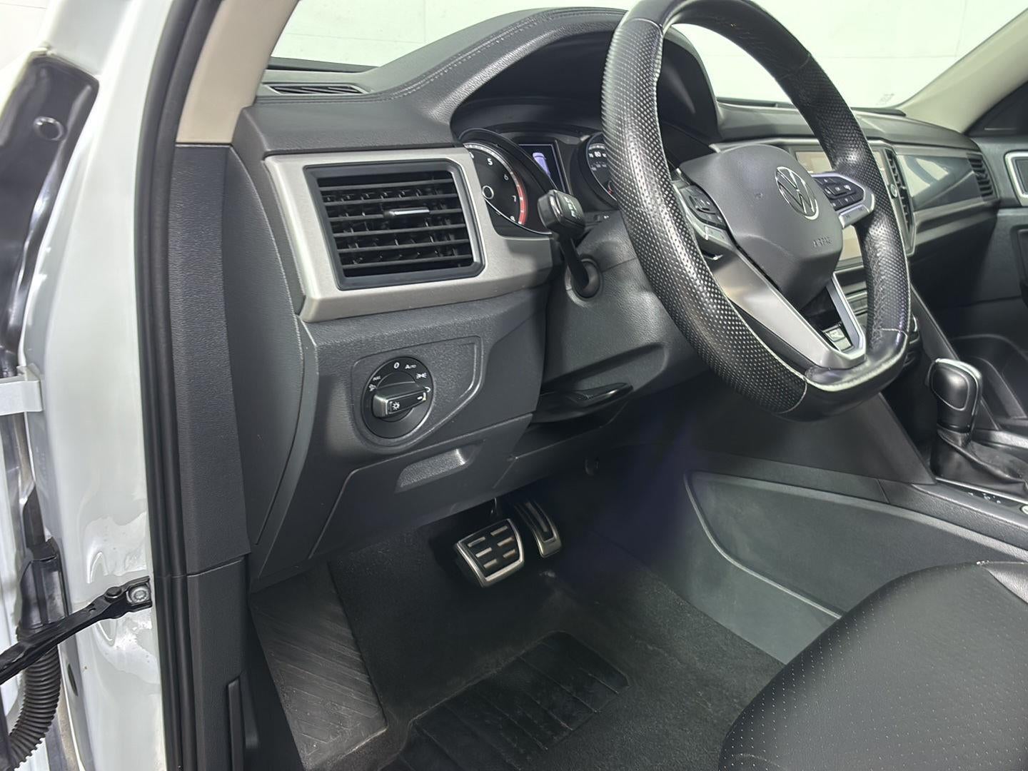 2021 Volkswagen Atlas 3.6L V6 SE w/Technology R-Line