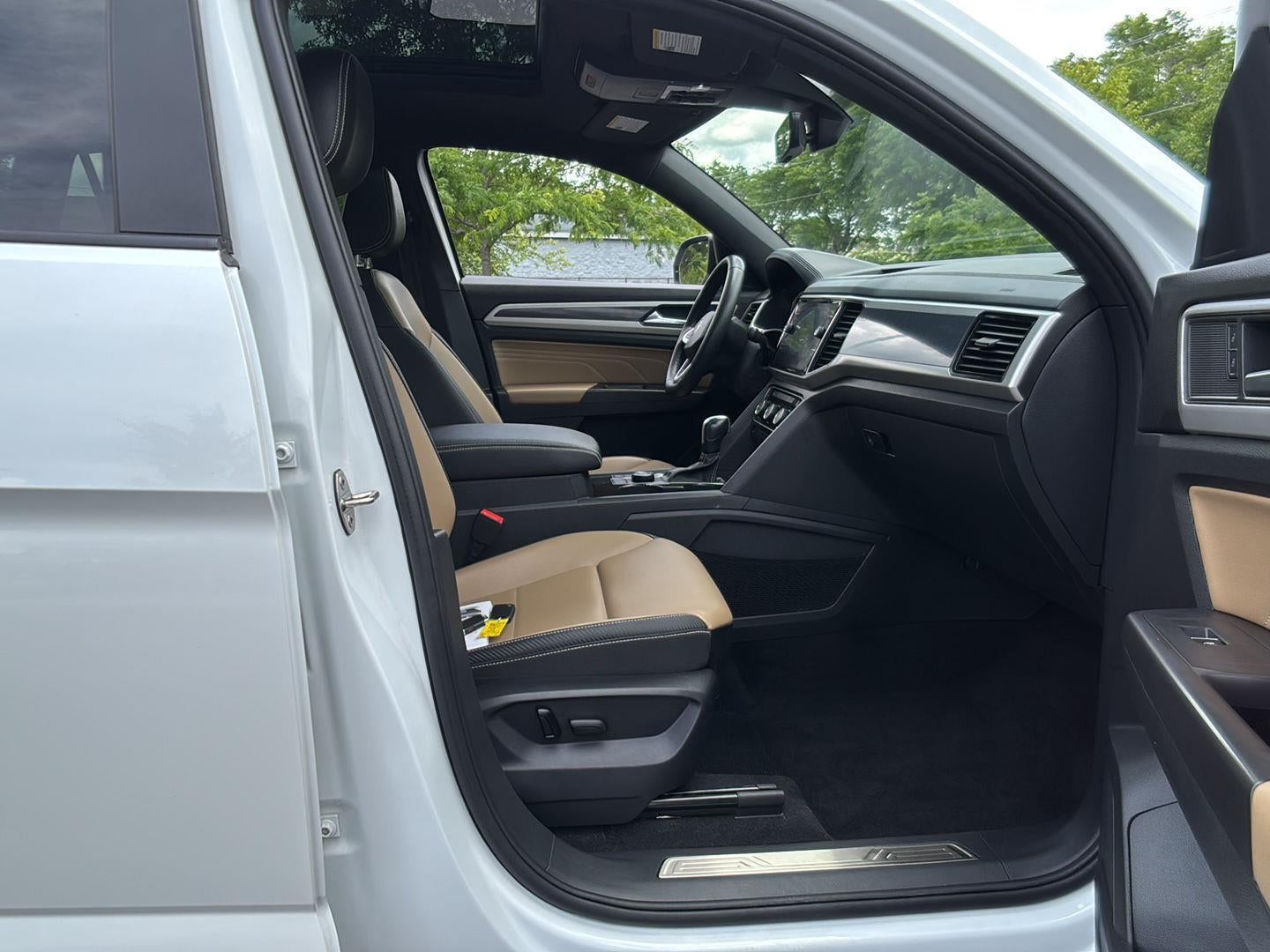 2023 Volkswagen Atlas Cross Sport 3.6L V6 SEL R-Line Black