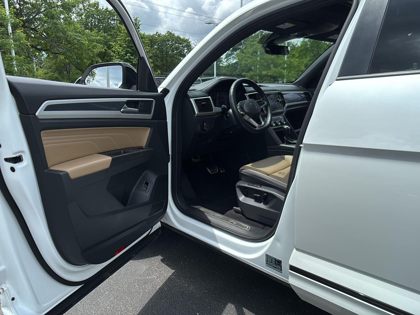 2023 Volkswagen Atlas Cross Sport 3.6L V6 SEL R-Line Black