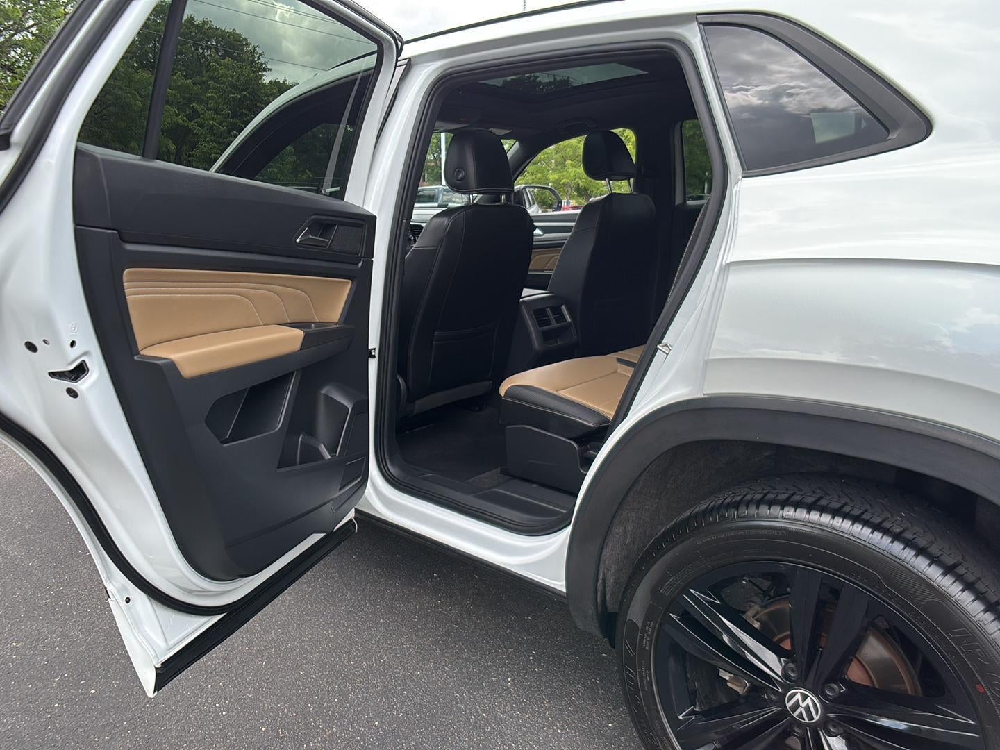 2023 Volkswagen Atlas Cross Sport 3.6L V6 SEL R-Line Black