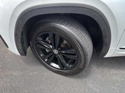 2023 Volkswagen Atlas Cross Sport 3.6L V6 SEL R-Line Black