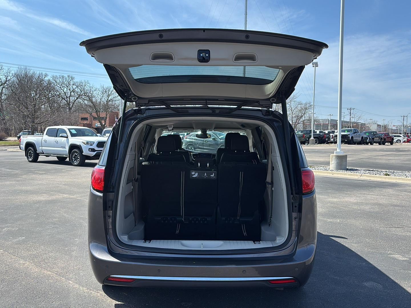 2017 Chrysler Pacifica Touring-L