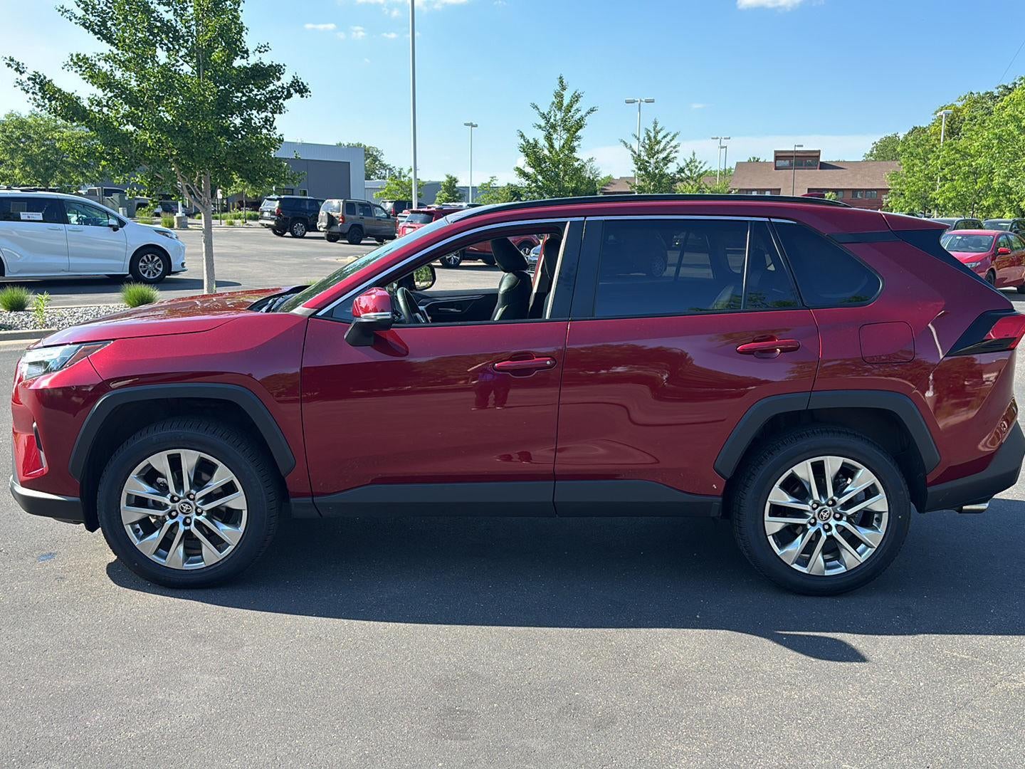 2025 Toyota RAV4 XLE Premium