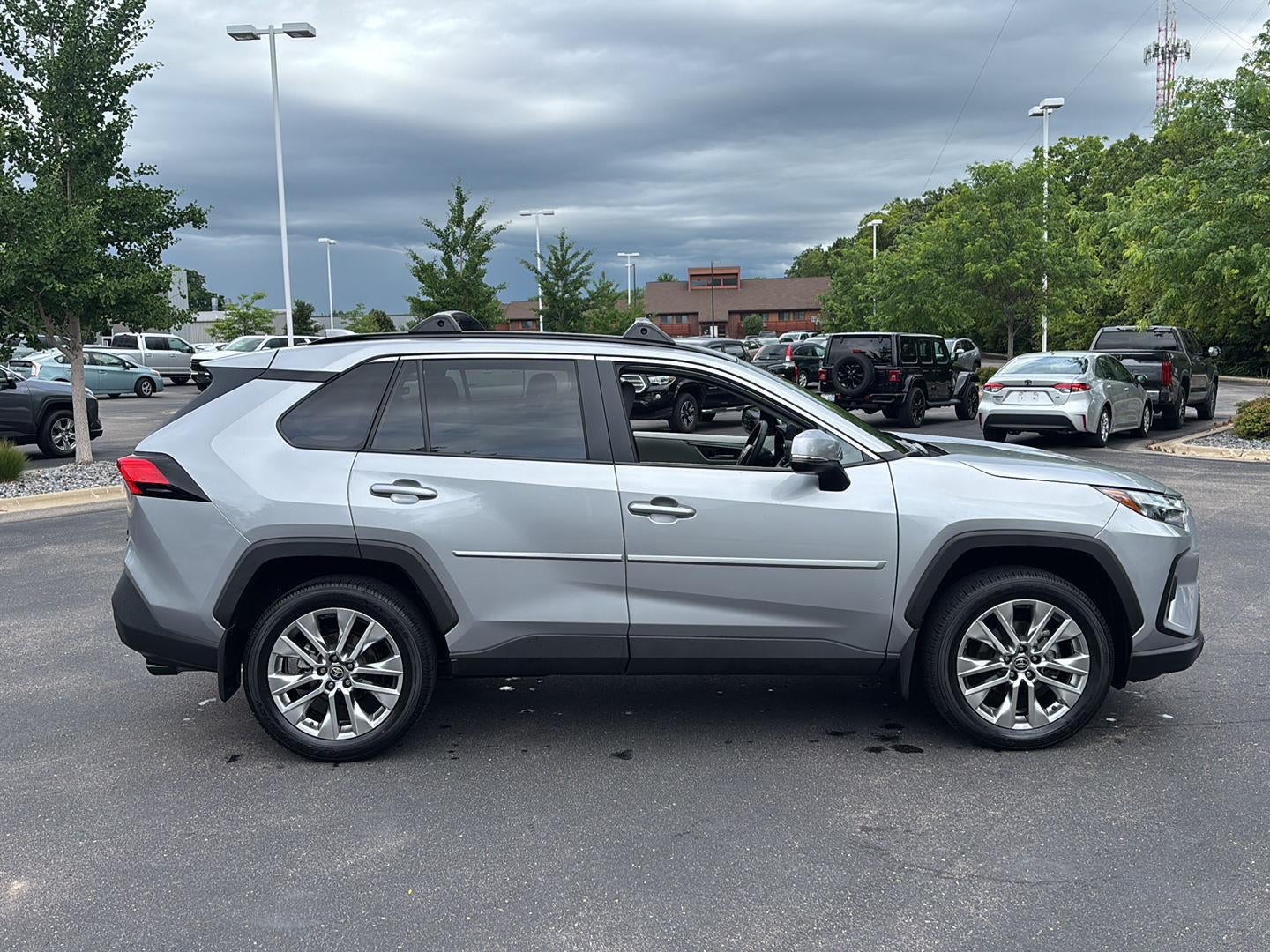2025 Toyota RAV4 XLE Premium