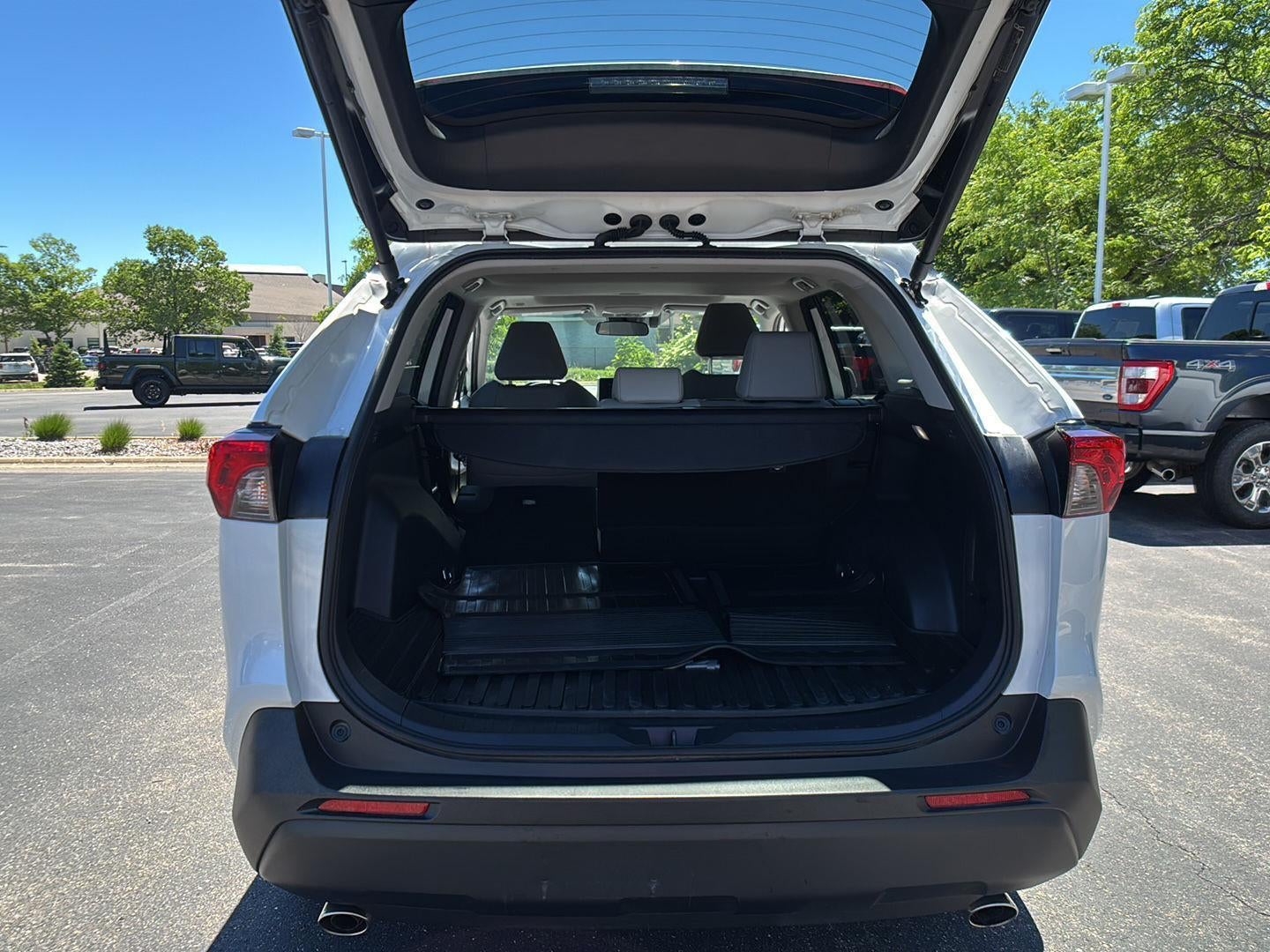 2025 Toyota RAV4 XLEPREM