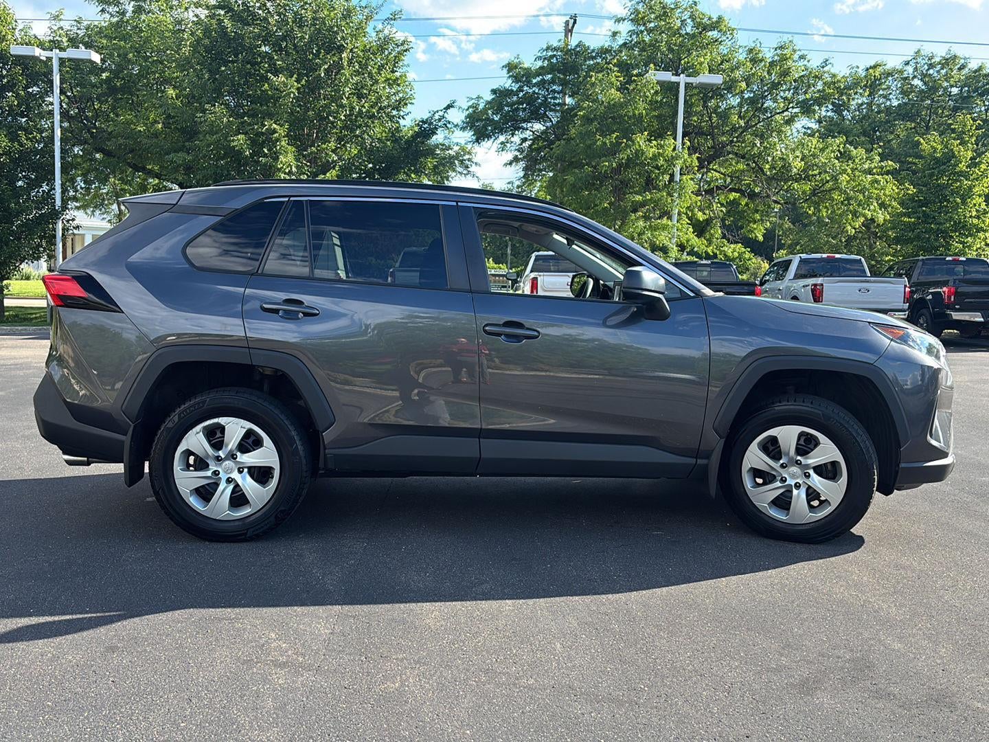 2020 Toyota RAV4 LE