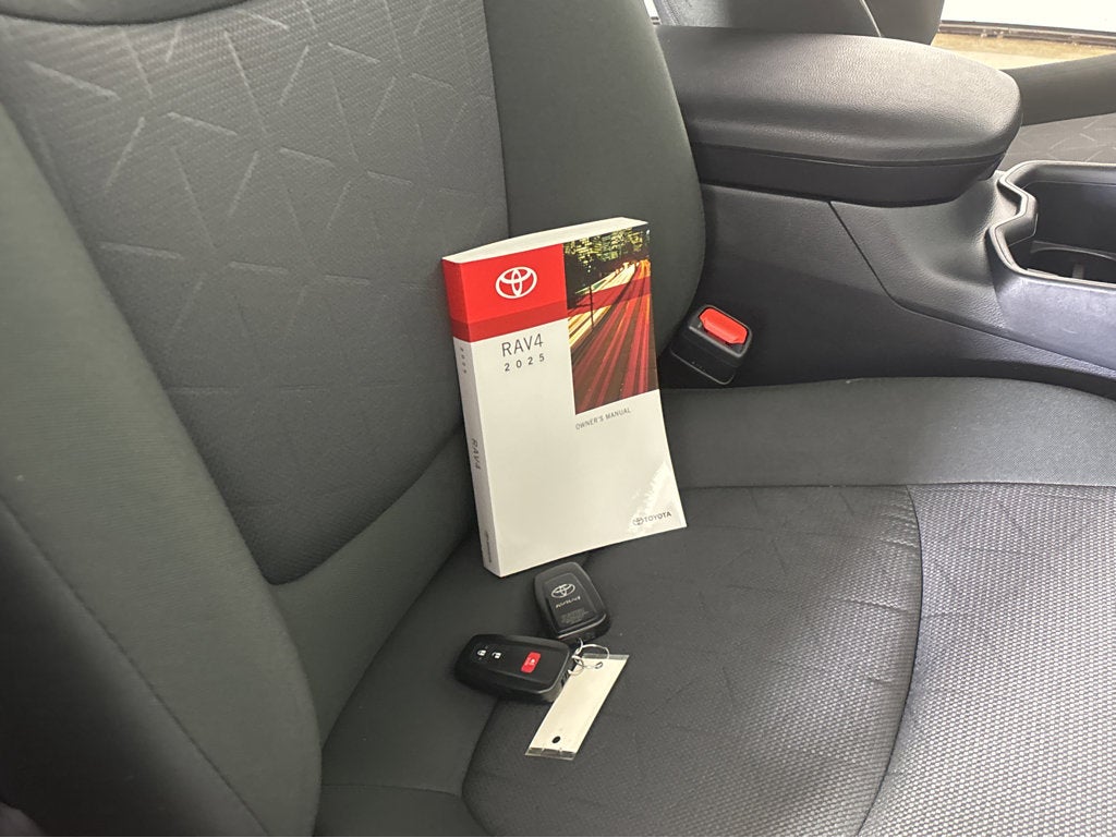 2025 Toyota RAV4 XLE