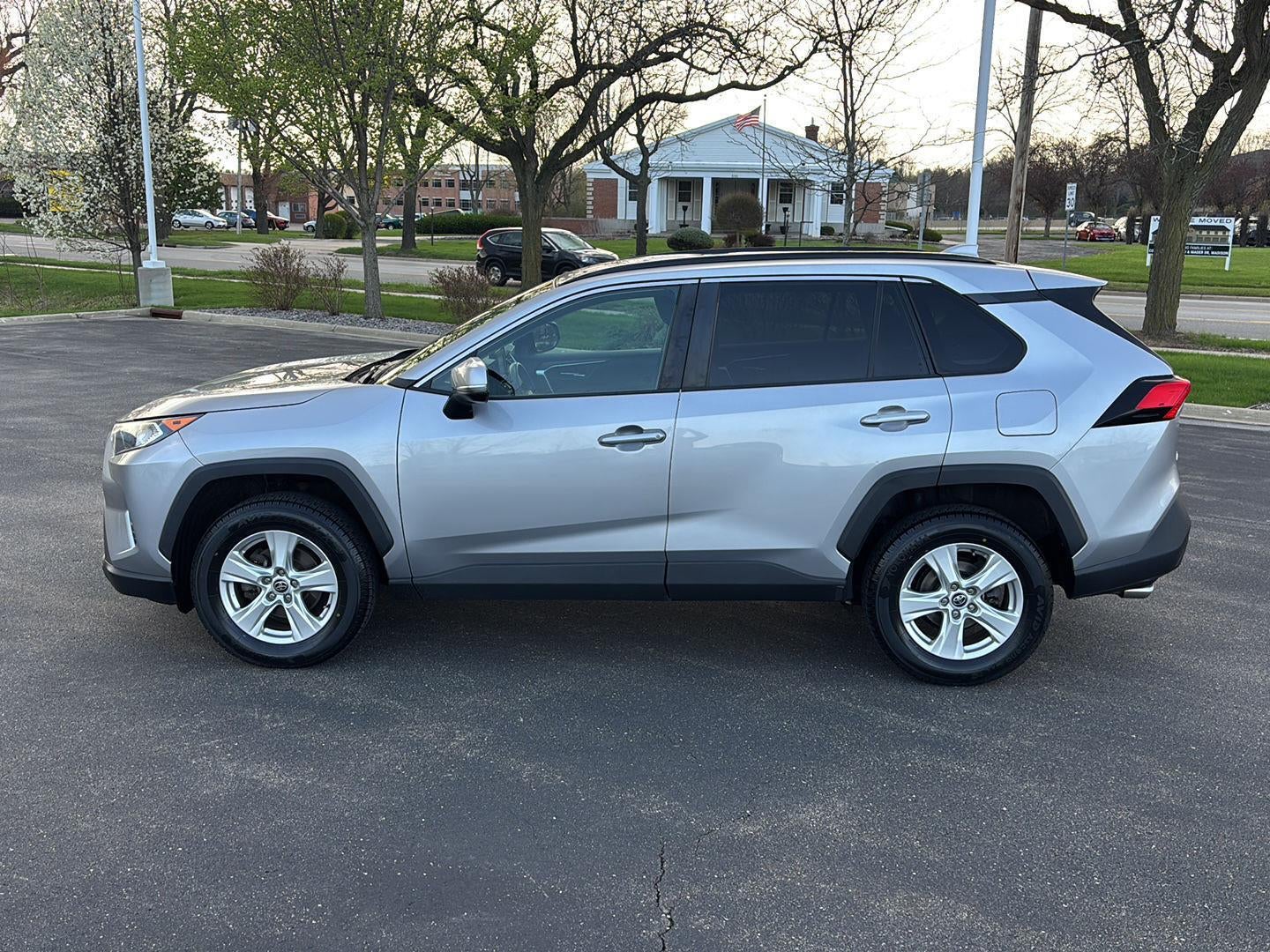 2020 Toyota RAV4 XLE