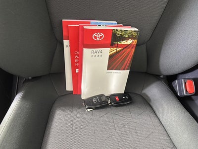 2025 Toyota RAV4 XLE
