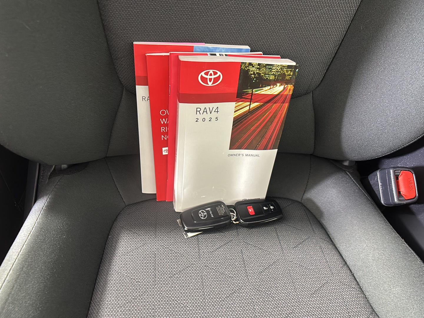 2025 Toyota RAV4 XLE