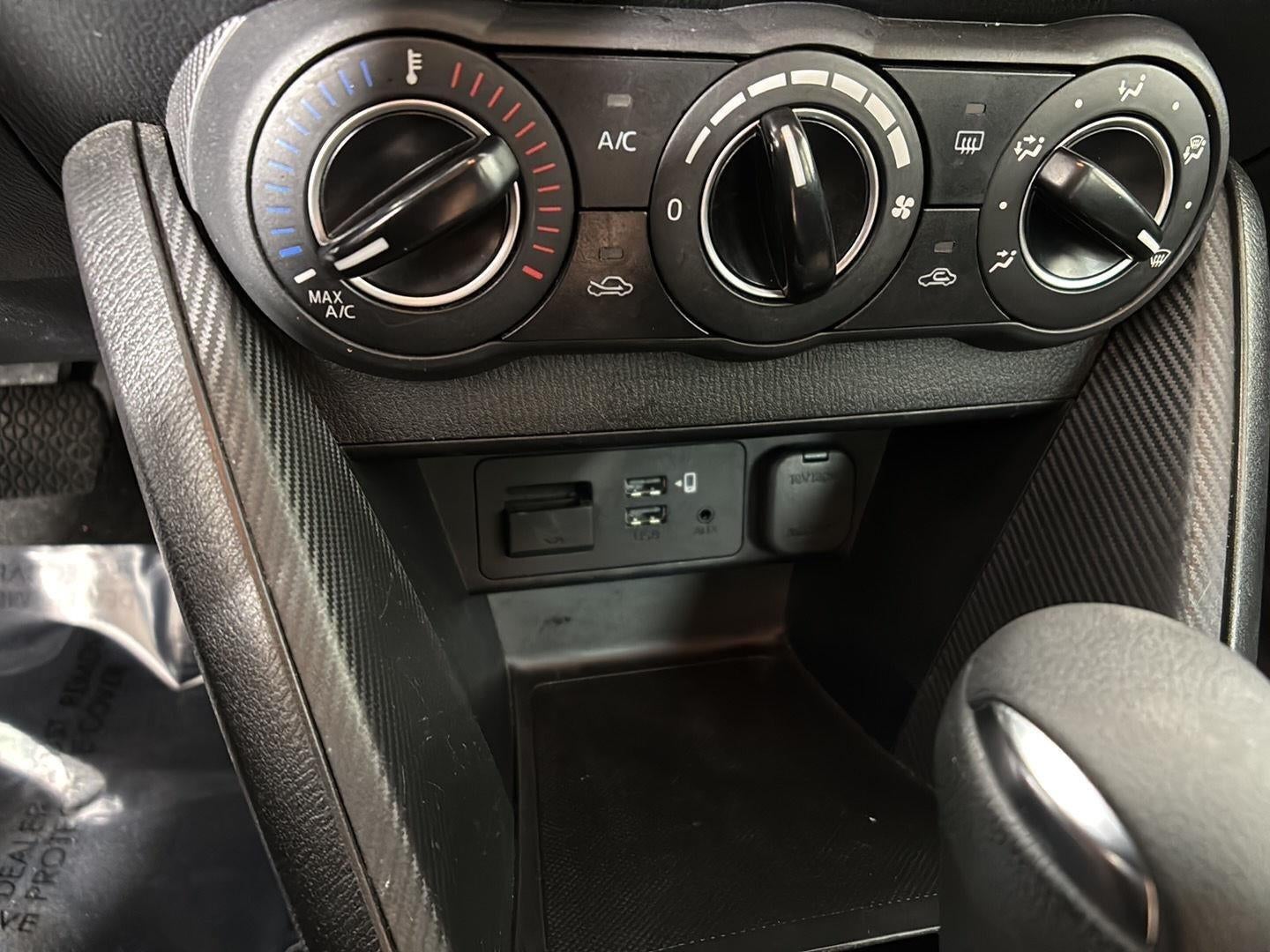 2020 Toyota Yaris Sedan LE