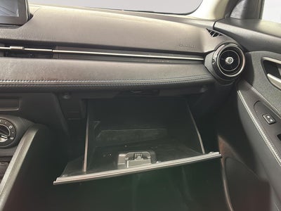 2020 Toyota Yaris Sedan LE