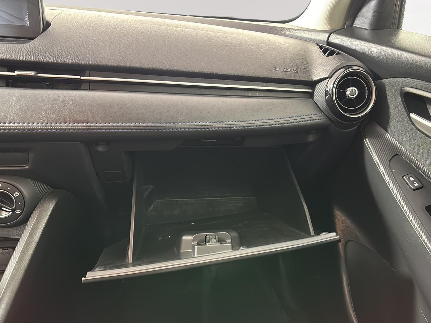 2020 Toyota Yaris Sedan LE