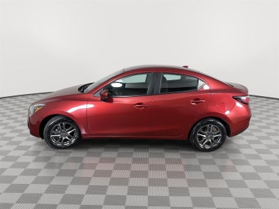 2020 Toyota Yaris Sedan LE