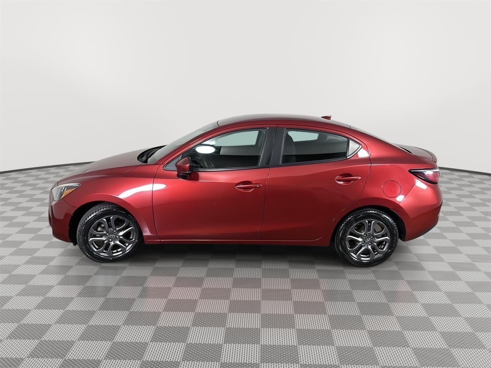 2020 Toyota Yaris Sedan LE