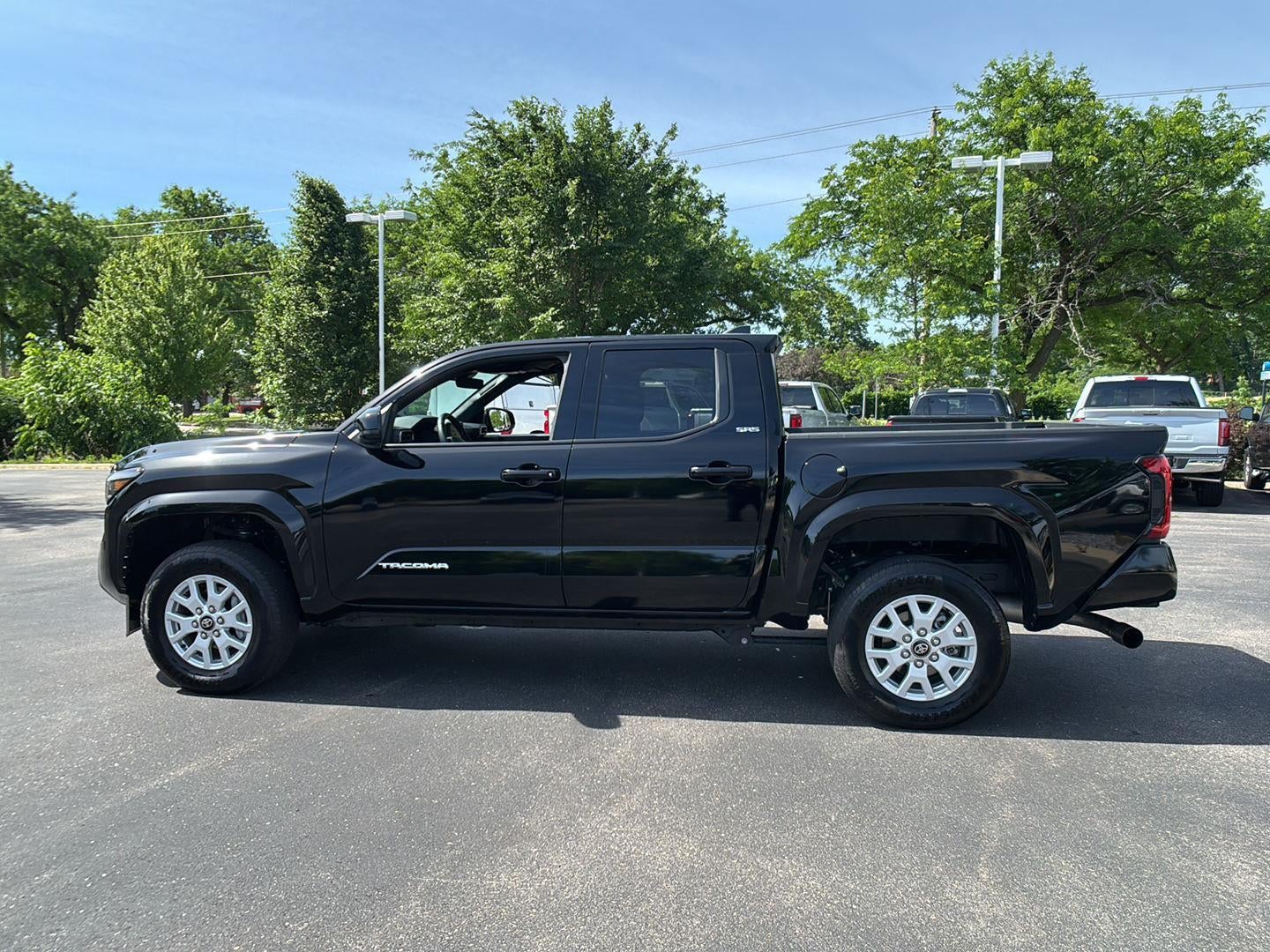 2025 Toyota TACOMA SR5
