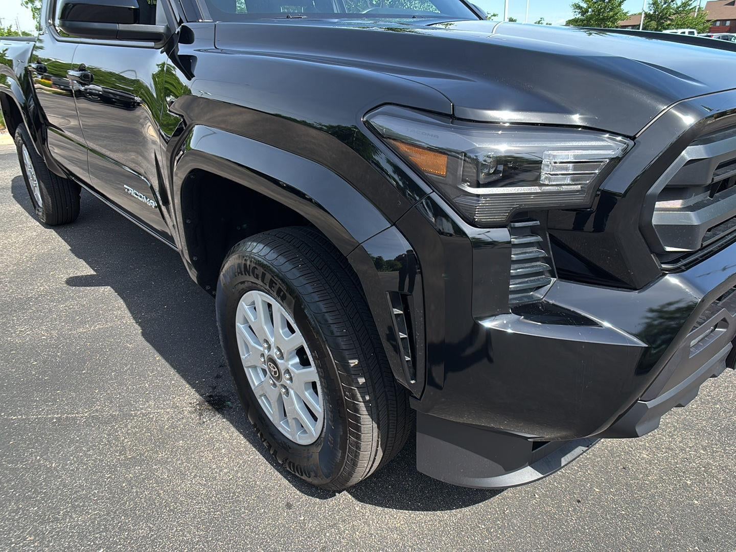 2025 Toyota TACOMA SR5