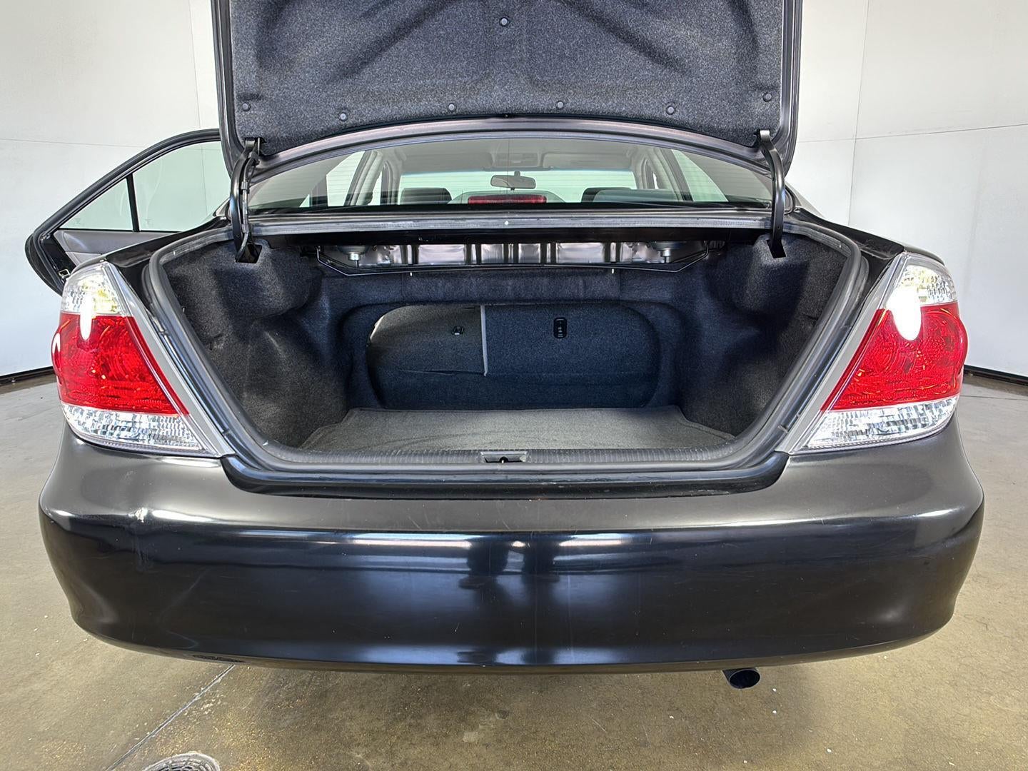 2005 Toyota Camry LE