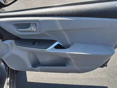2017 Toyota Camry SE