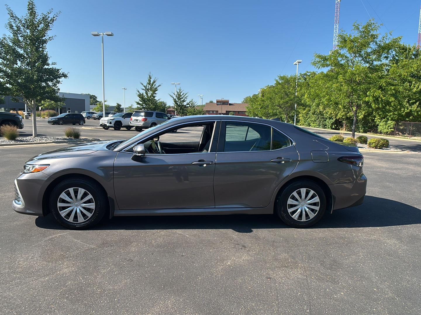 2024 Toyota Camry Hybrid LE