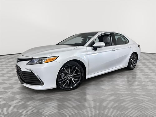 2022 Toyota Camry Hybrid XLE