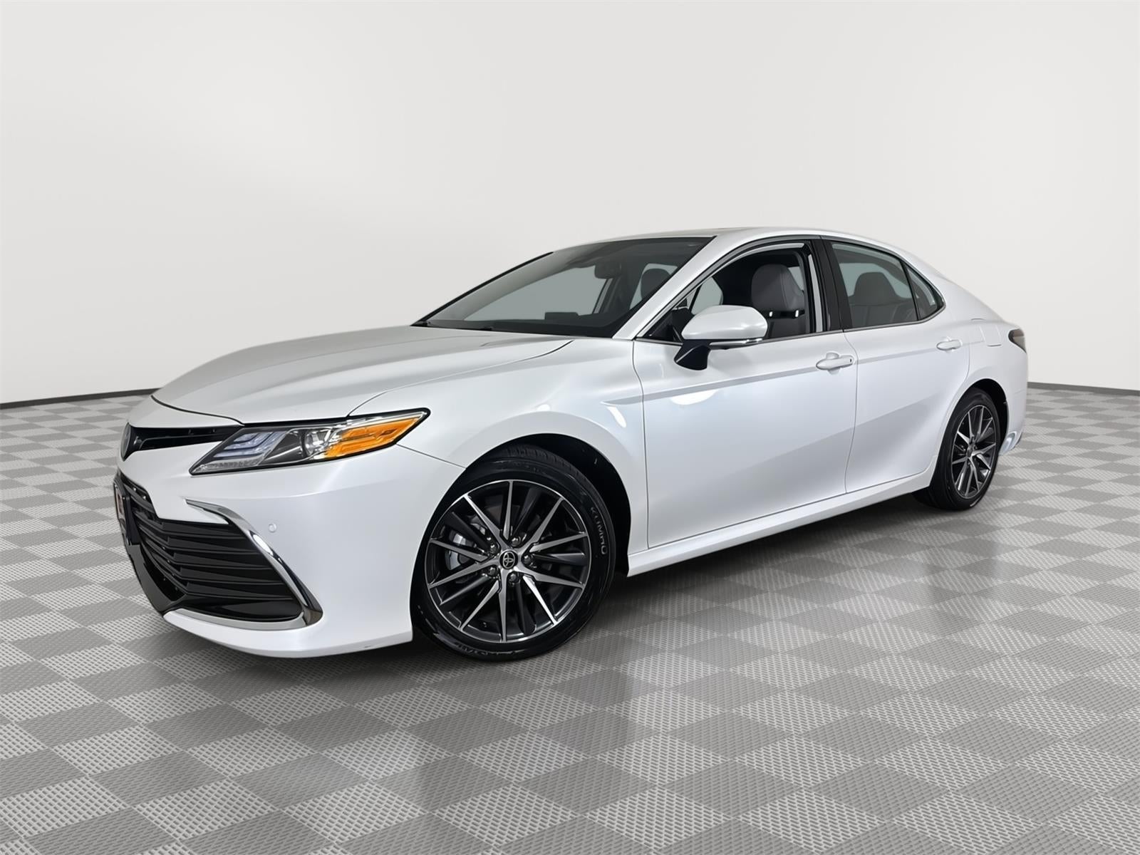 2022 Toyota Camry Hybrid XLE