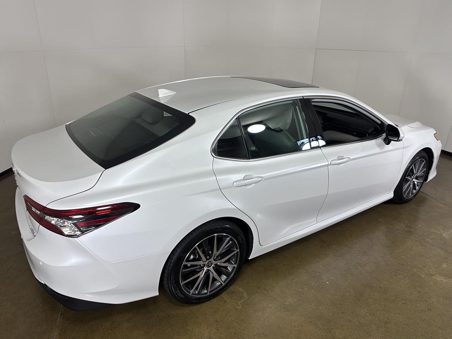 2022 Toyota Camry Hybrid XLE