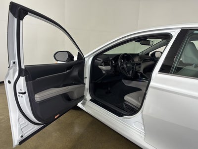2022 Toyota Camry Hybrid XLE