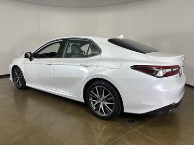 2022 Toyota Camry Hybrid XLE