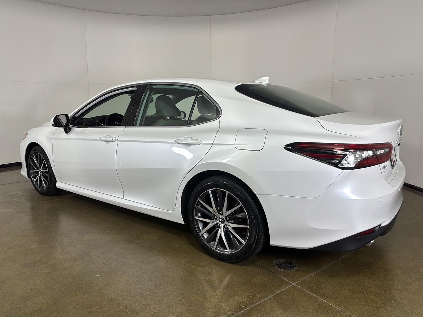 2022 Toyota Camry Hybrid XLE