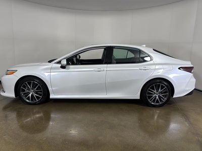 2022 Toyota Camry Hybrid XLE