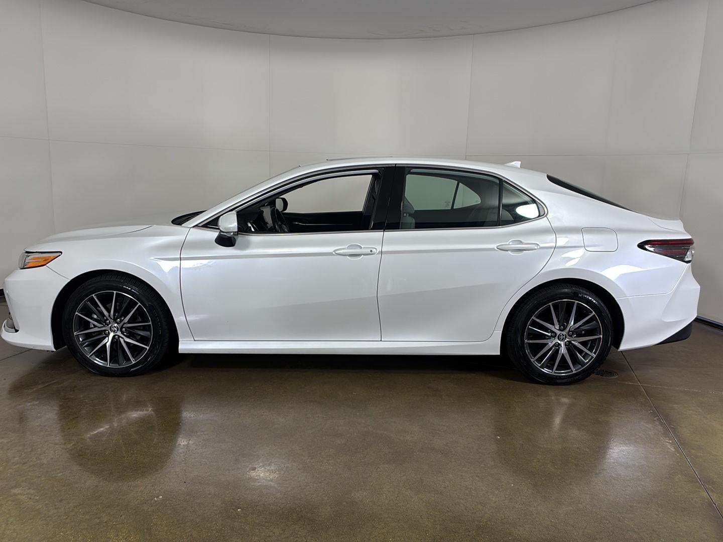 2022 Toyota Camry Hybrid XLE