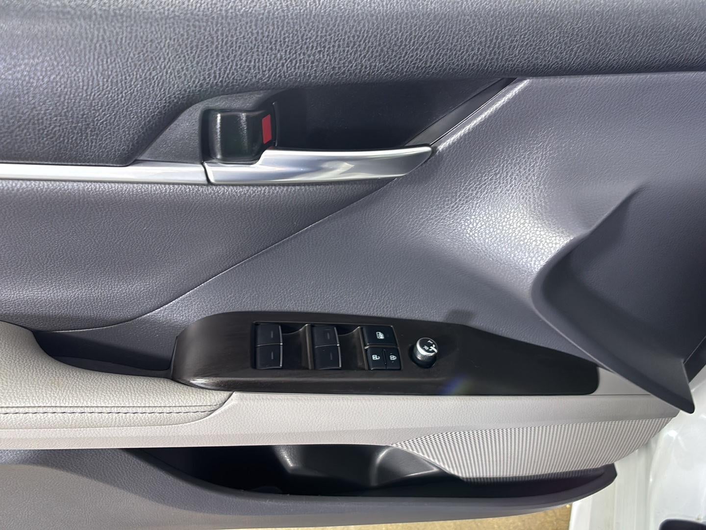 2022 Toyota Camry Hybrid XLE