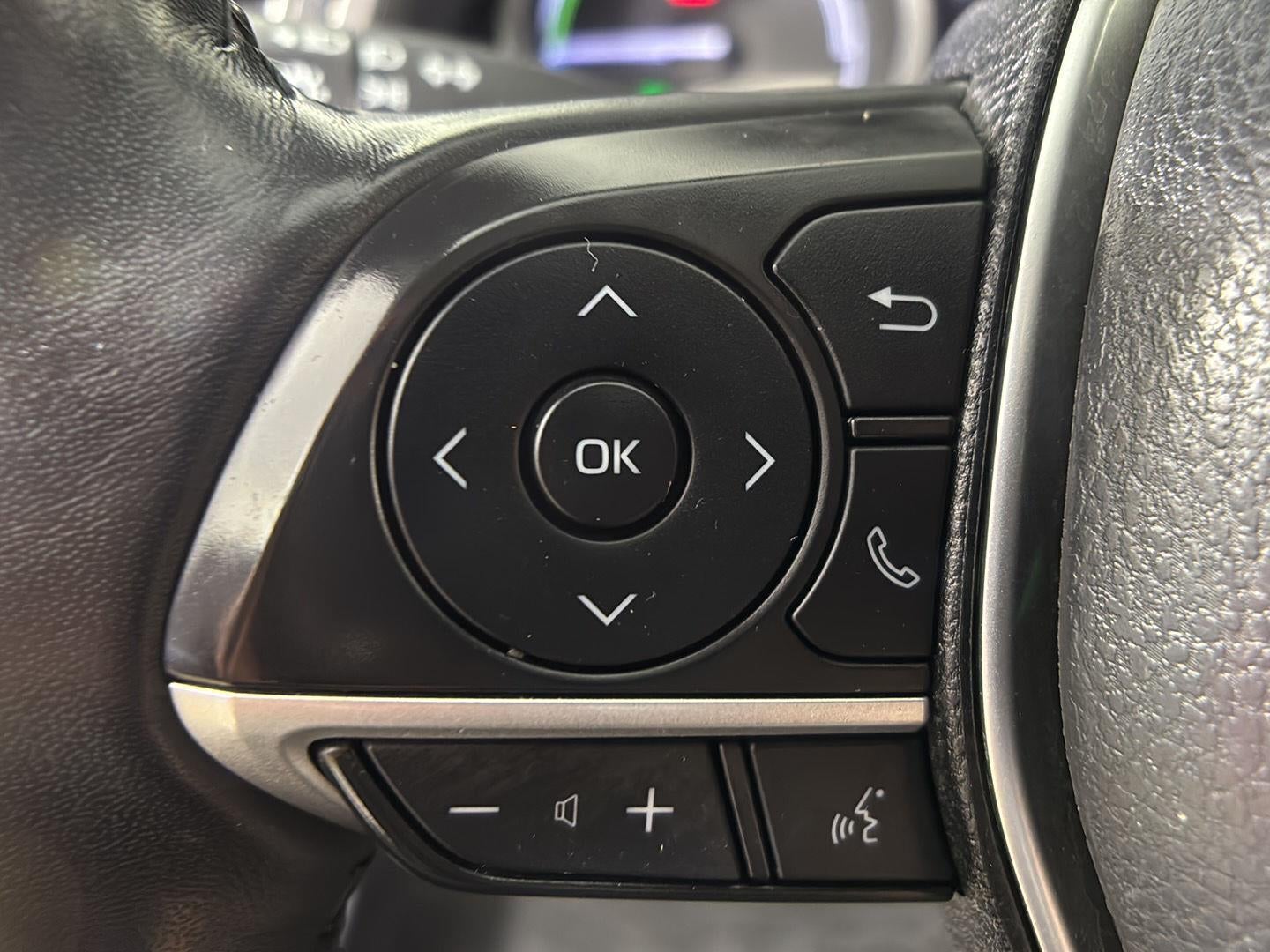 2022 Toyota Camry Hybrid XLE