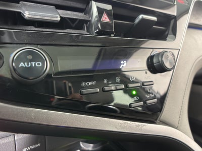 2022 Toyota Camry Hybrid XLE