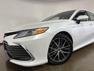2022 Toyota Camry Hybrid XLE