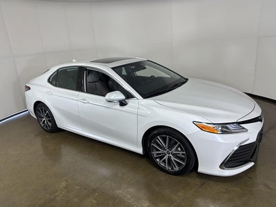 2022 Toyota Camry Hybrid XLE