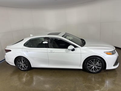 2022 Toyota Camry Hybrid XLE